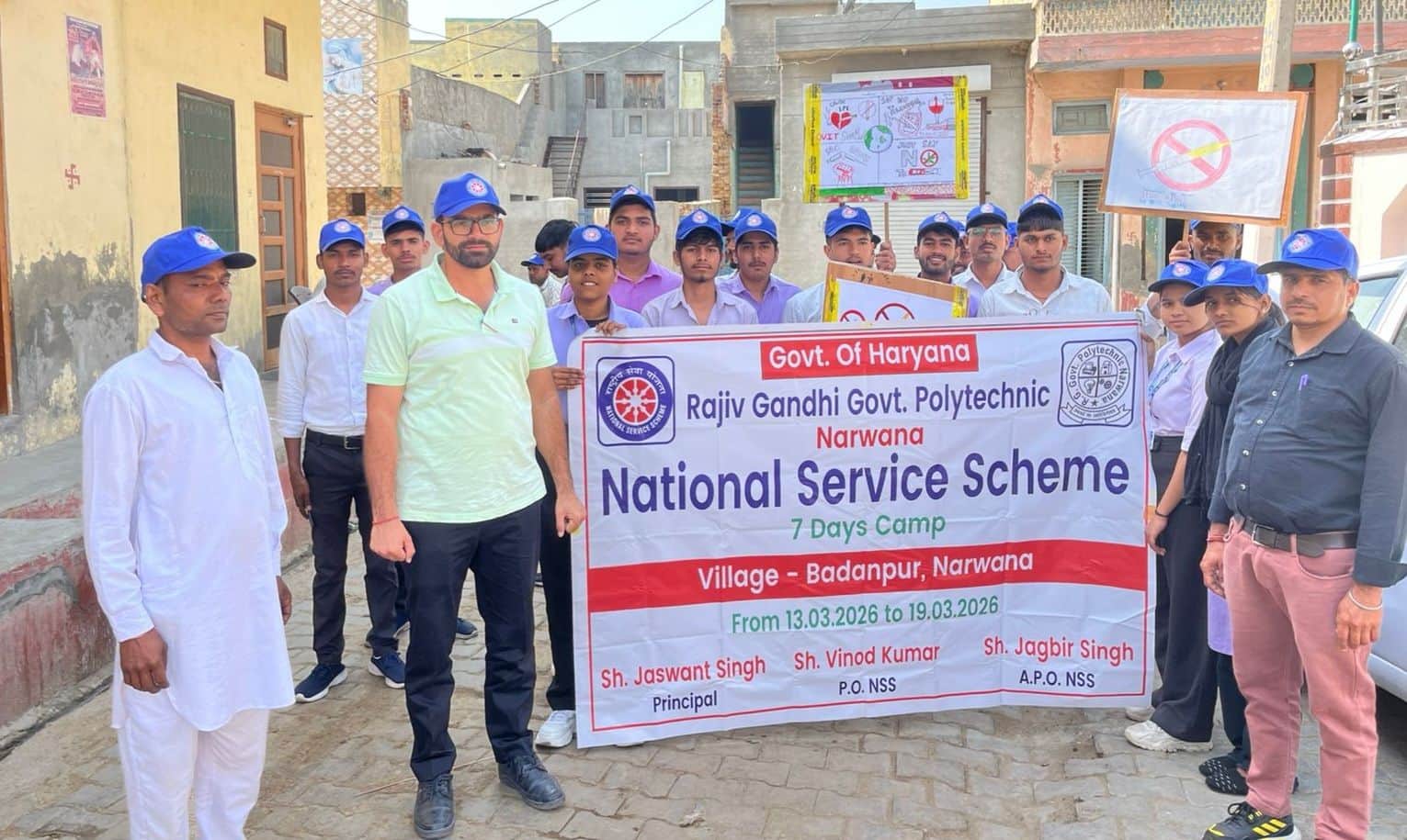 17जेएनडी12: एनएसएस शिविर के दौरान स्वयंसेवक। स्रोत संस्थान।