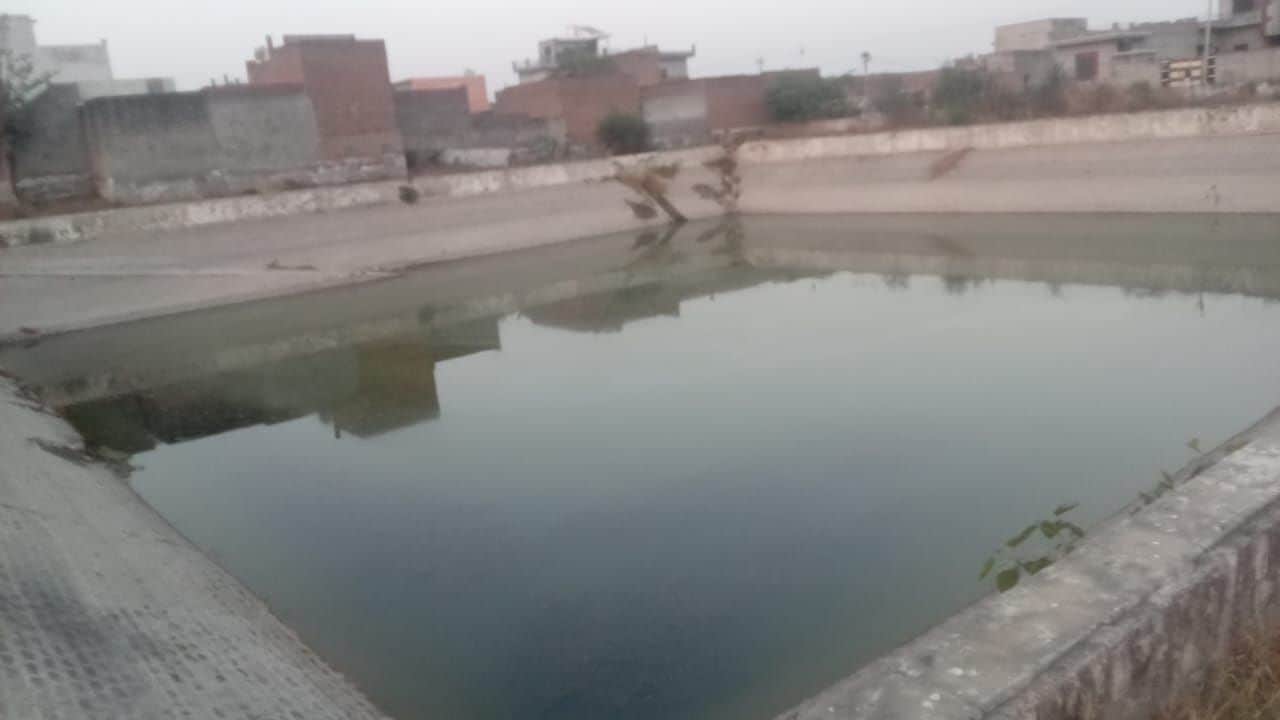 17जेएनडी21:बधाना गांव में नहरी पानी से भरे दिखाई देते टैंक। स्रोत ग्रामीण