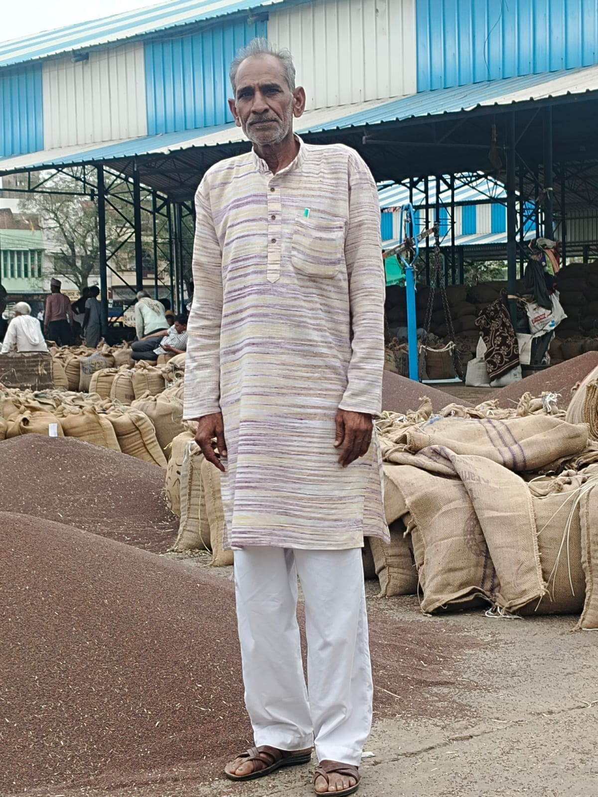 BKU Chaduni visits grain market, protests against new rules.
