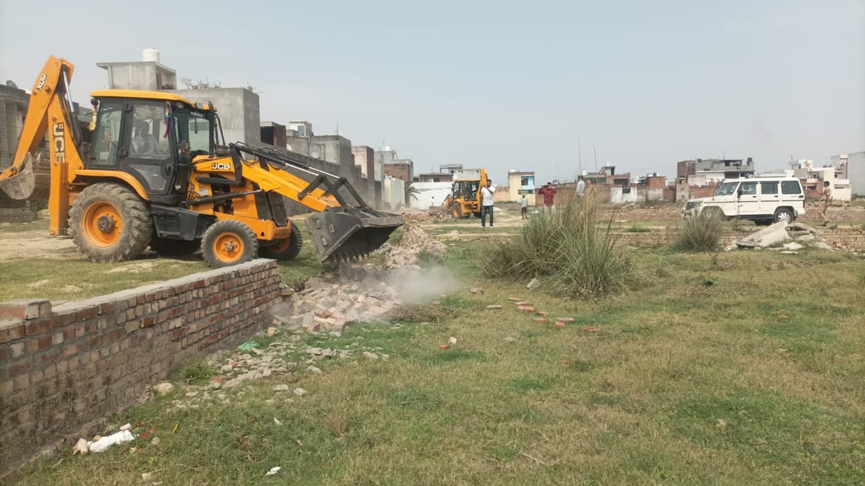 Constructions in illegal colonies demolished