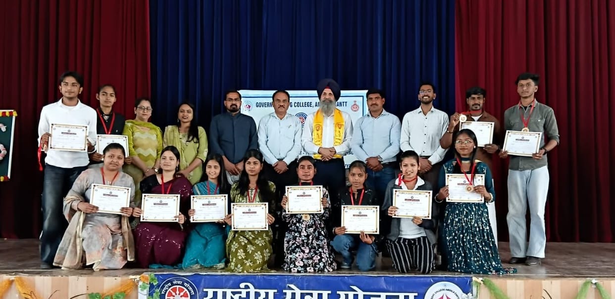Pradeep, Anshul and Diksha were selected as the best volunteers.