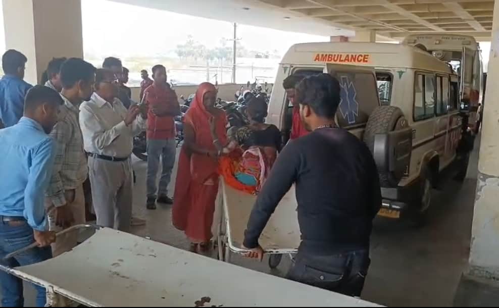 डीएमसीच में इलाज कराने पहुंचे मरीज