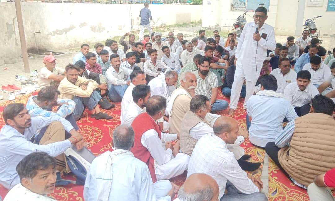 एक्सईन के खिलाफ धरना देते कर्मचारी। स्रोत : संगठन