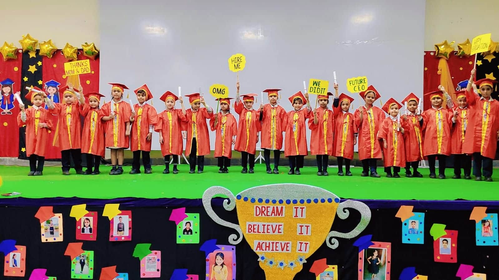 एस डी मॉडल सीनियर सैकेंडरी स्कूल में आयोजित कार्यक्रम में अपनी प्रस्तुति देते विद्यार्थी।स्वयं