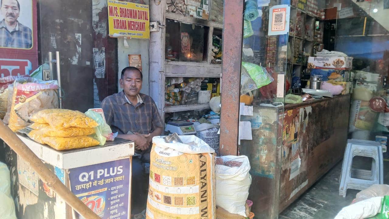 फोटो 14 लेनगंज स्थित दुकान पर बिक्री के लिए रखी घरेलू खाद्य सामग्री। संवाद