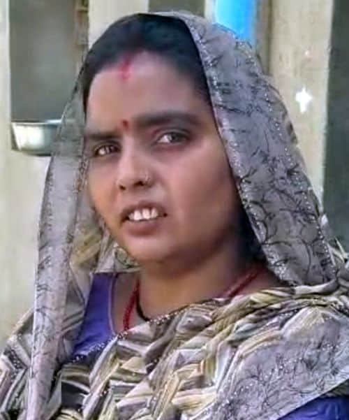 फोटो 17 एमएएचपी 10 परिचय-जानकारी देती मृतका की भतीजी दीक्षा राजपूत। संवाद