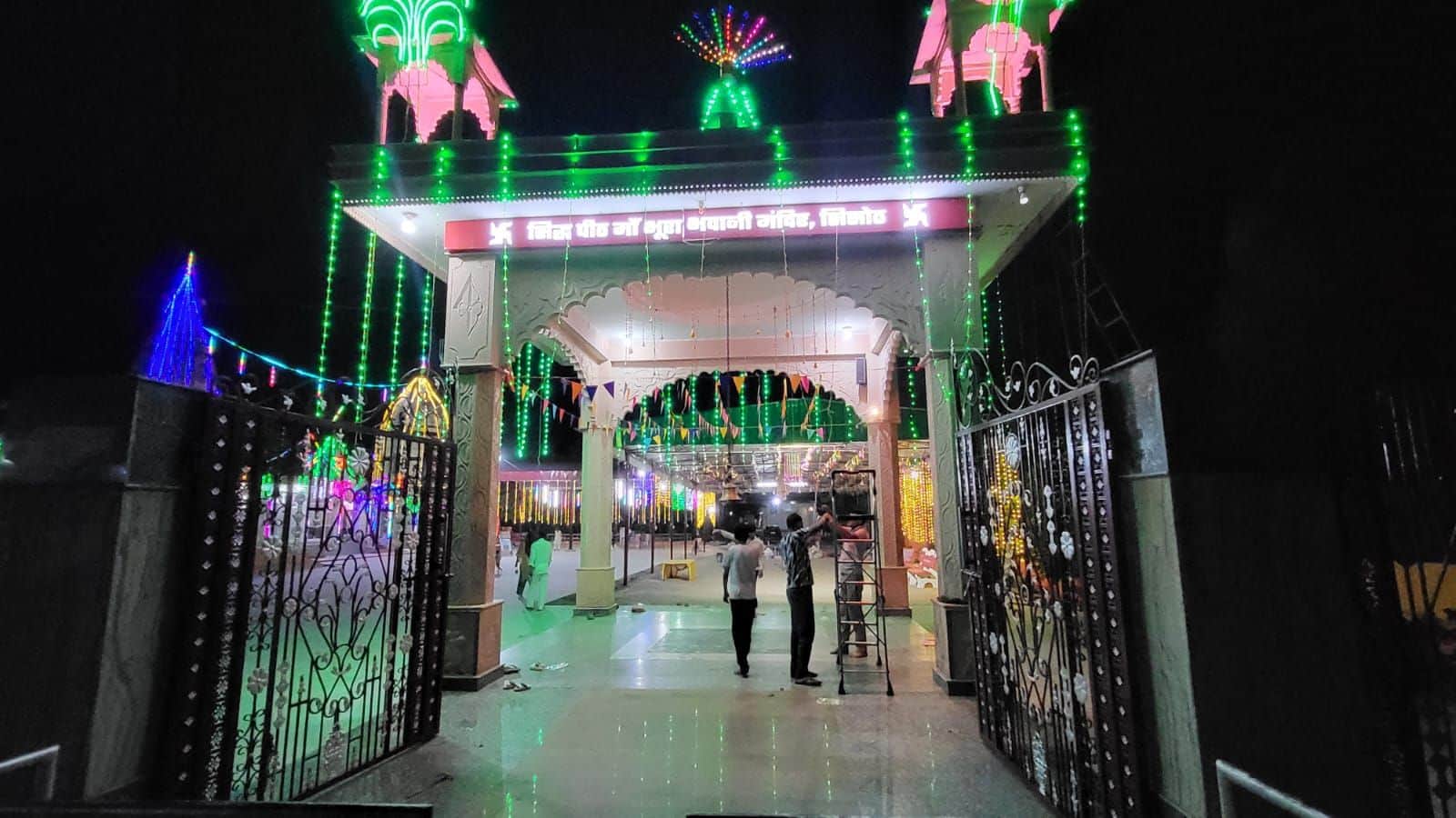 फोटो संख्या:79- सज गया माता का मंदिर .... माता भूरा भवानी  मंदिर में रंगबिरंगी लाइटों से सजा मं