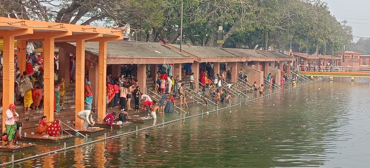Devotees took a dip in the Ganga on Chaitra Amavasya