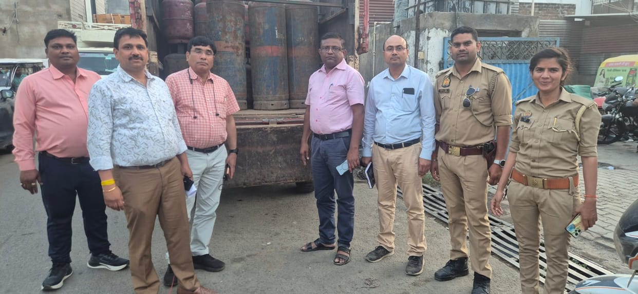 Neither agency nor warehouse, yet cylinders were being sold, 38 recovered
