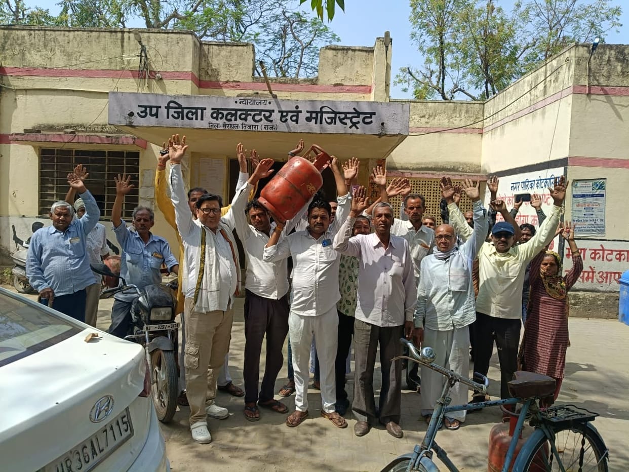Consumers Stage Protest Over Disruption in Bharat Gas Supply