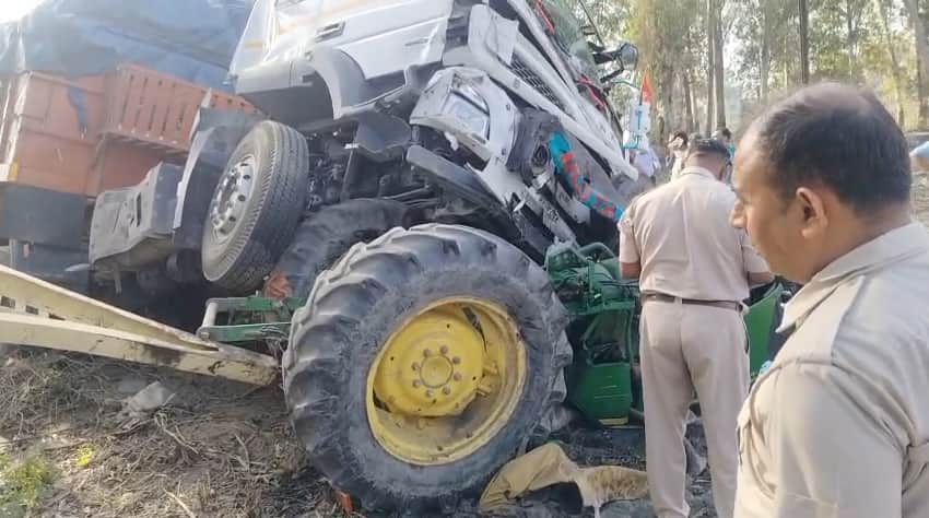 हादसे के बाद घटना स्थल पर जांच करती पुलिस टीम। संवाद