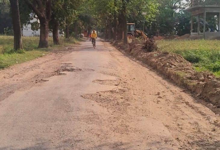 जोगिया क्षेत्र के जोगमाया मंदिर के मार्ग का निमार्ण कार्य शूरू। संवाद