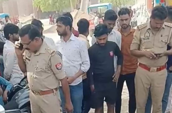 man dead body found in sand-filled truck in Shahjahanpur