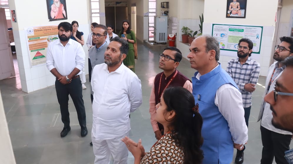 Dr. Vipasha first in presentation competition