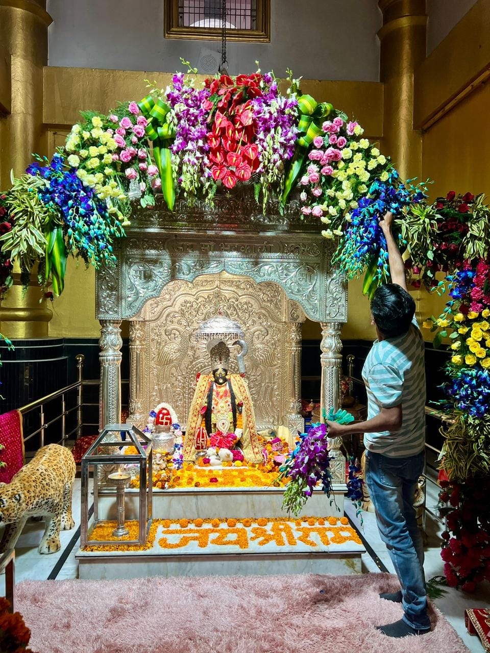 The court will be fragrant with flowers from Kolkata and Thailand