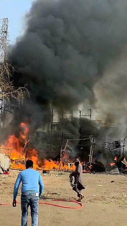 Wholesale Shops Engulfed in Flames at Market; Vegetables Destroyed