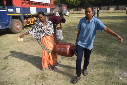 Crisis for Street Vendors in Delhi and They Have Switched Trades Now Adopting ‘No-Gas’ Business Model