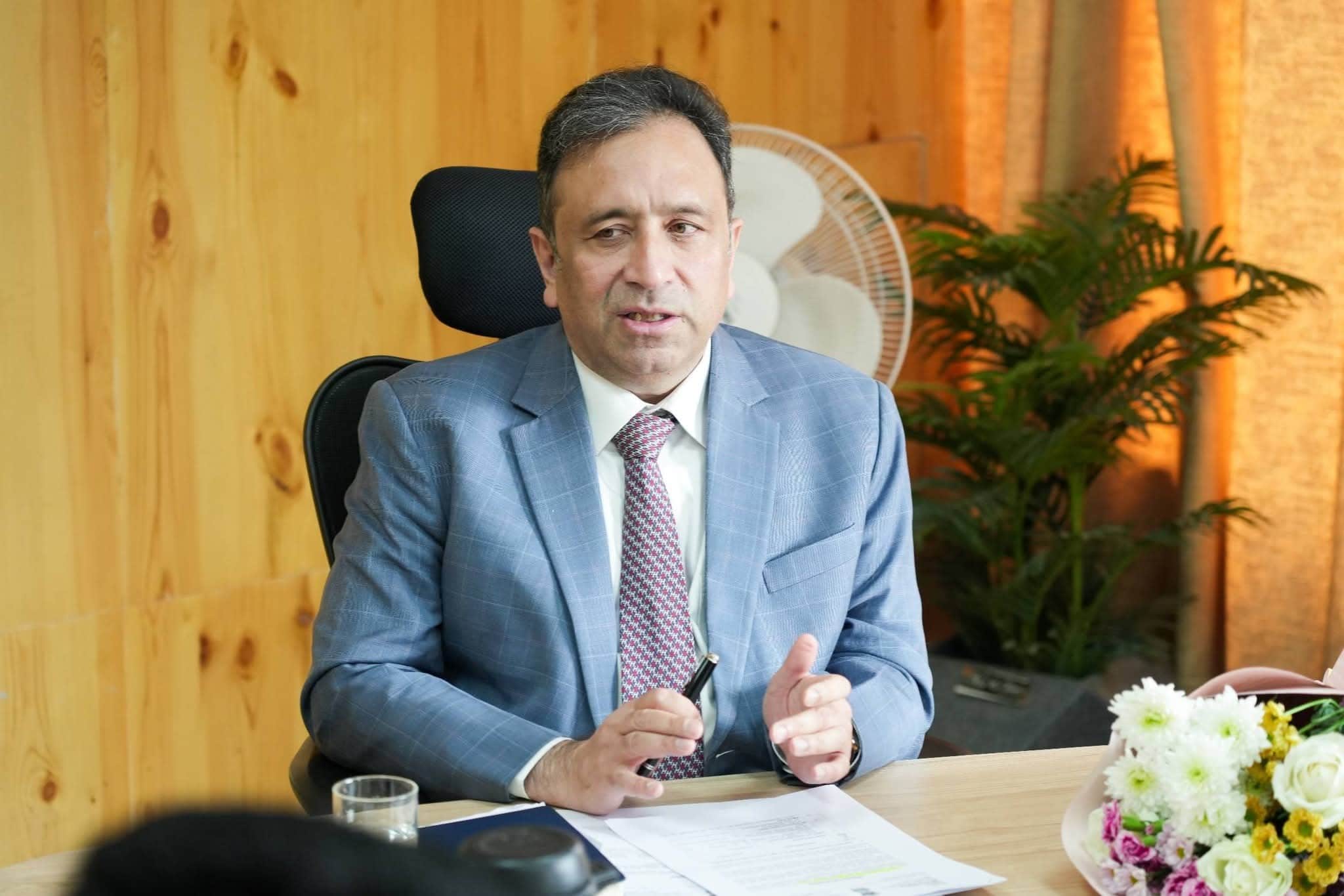 लद्दाख के मुख्य सचिव आशीष कुंद्रा ने समीक्षा बैठक की अध्यक्षता की।स्रोत — सूचना विभाग