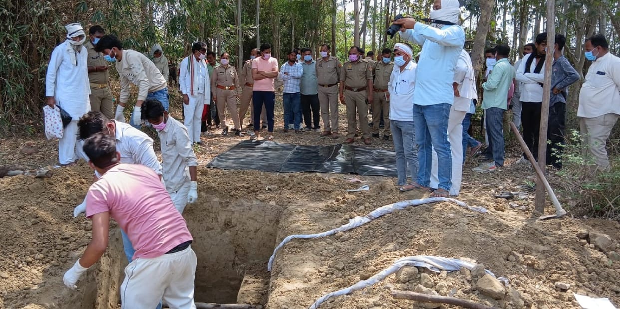 The body of a married woman was taken out of the grave after nine days.