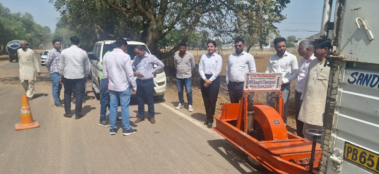 The team reached Dadri for the third time on the complaint of corruption in the road, checked the level of the rebar and the road.