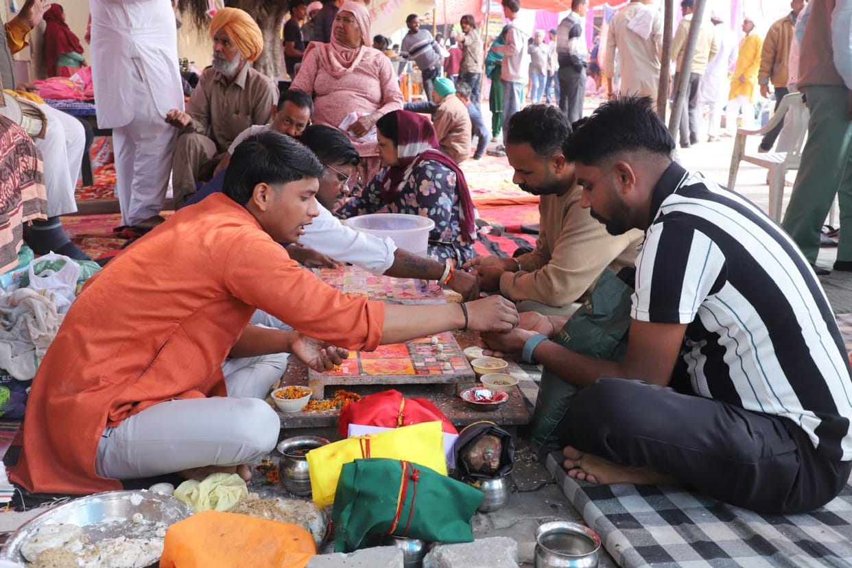 Devotees thronged the Chaitra Chaudas fair and took a dip in the sacred Saraswati shrine.