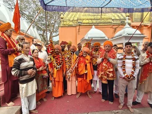 पुरमंडल में  पहुंची पवित्र छड़ी यात्रा।