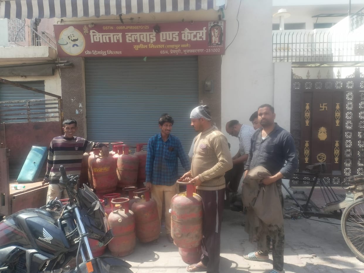 Gas cylinder bookings scramble, KYC issues persist