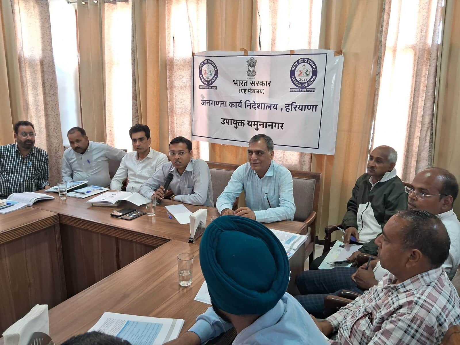 प्रशिक्षण के दौरान मौजूद अधिकारी व अन्य। डीआईपीआरओ