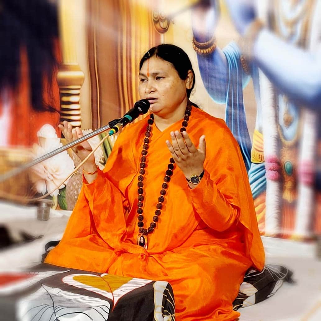 प्रवचन करतीं साध्वी राबिया भारती। आयोजक