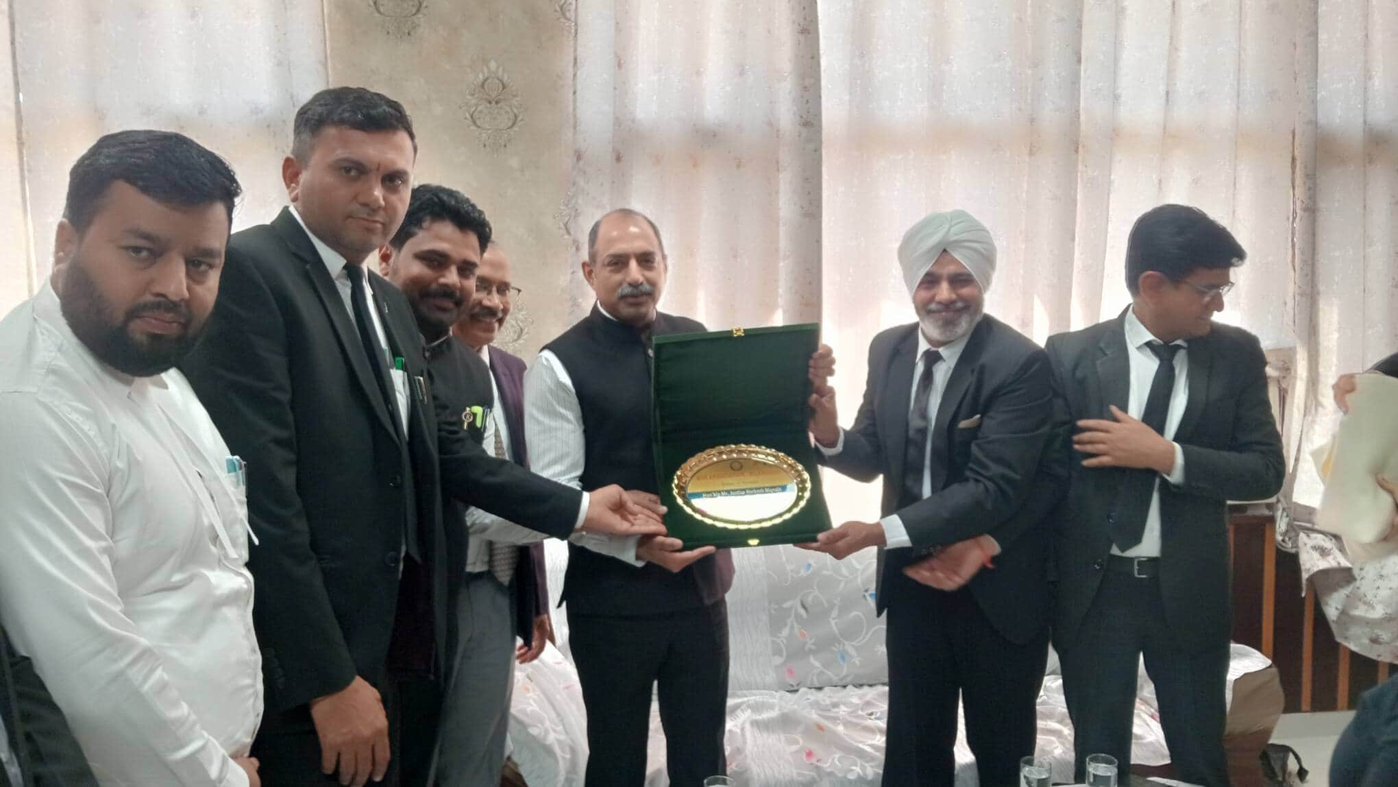 ।सब डिविजनल न्यायालय परिसर में उच्च न्यायालय के न्यायाधीश हरकेश मनुजा निरीक्षण करते हुए। विज्ञ