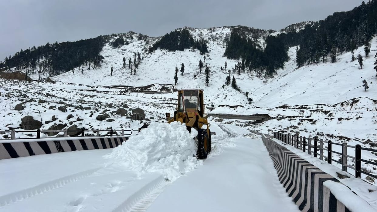 Fresh snowfall transforms Sarthal into winter wonderland in Bani
