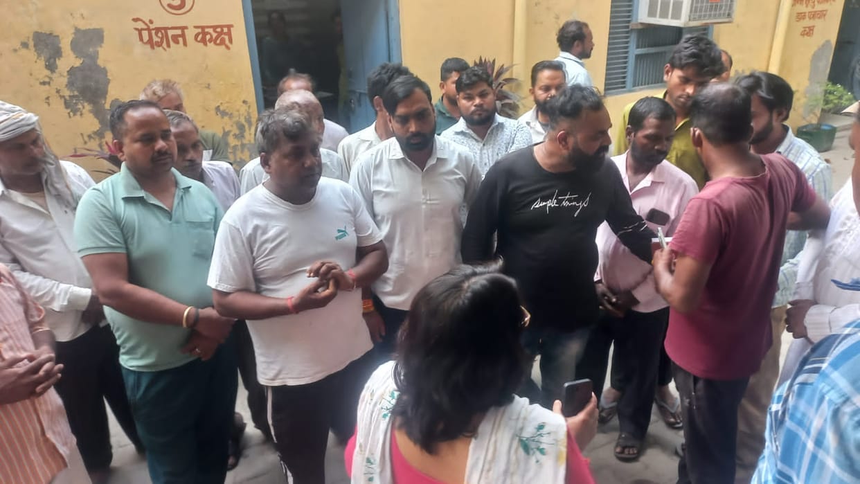 Anger over the filth near the cremation ground and Holi Bhawan