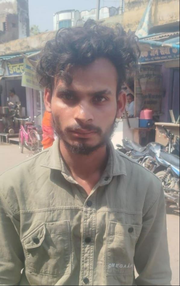 A young man who returned from Gujarat was duped of Rs 20,000 by fraudsters.