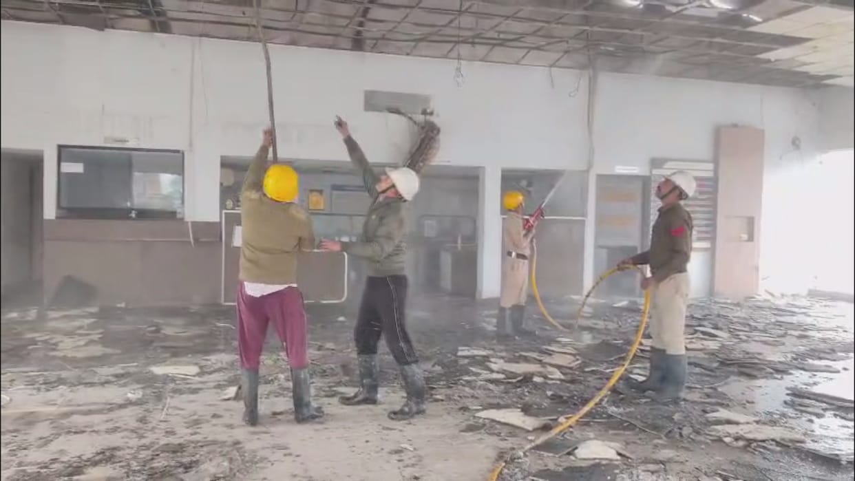 Fire breaks out at Maruti showroom in Una, takes 10 hours to extinguish, causes loss of Rs 1 crore