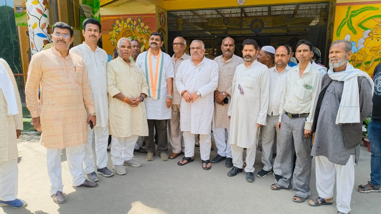 Congressmen submitted a memorandum demanding payment for MNREGA works pending for years.