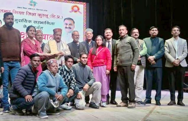 वरिष्ठ माध्यमिक पाठशाला तवार की स्कूल प्रबंधन समिति ने खंड स्तर पर पाया पहला स्थान।  स्रोत : स्