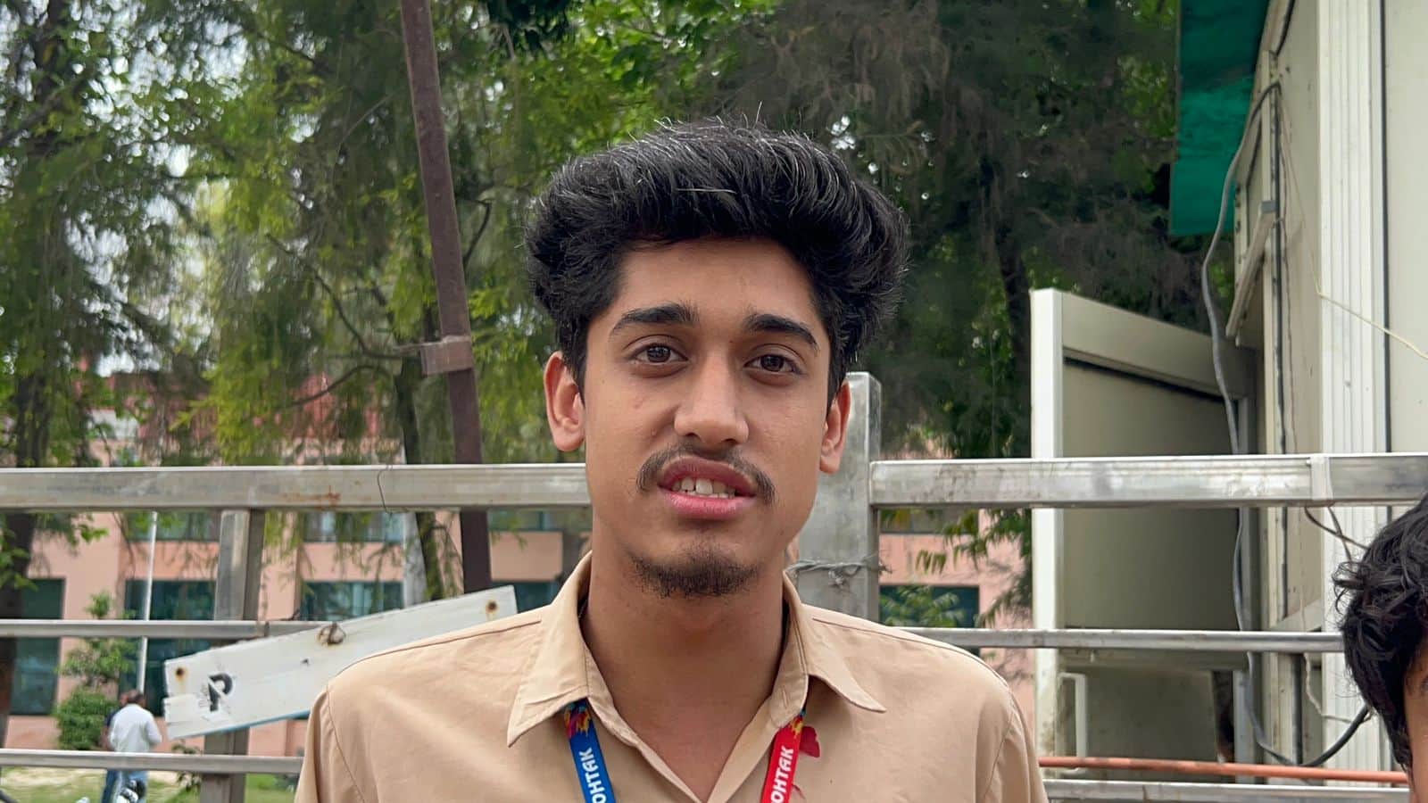 10-योगिया, परीक्षार्थी।