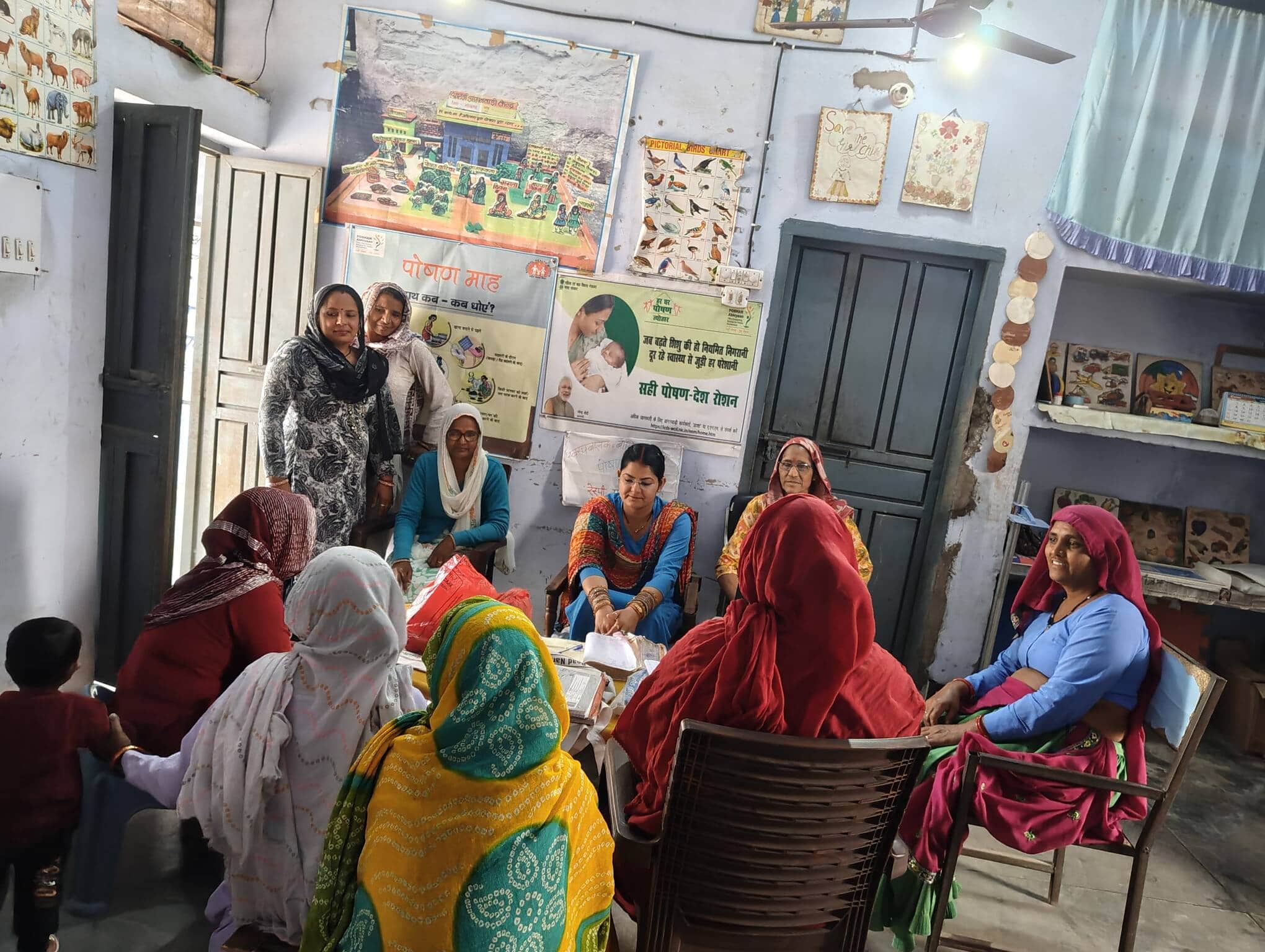 फोटो 12 जागरूकता बैठक में मौजूद ग्रामीण। आयोजक