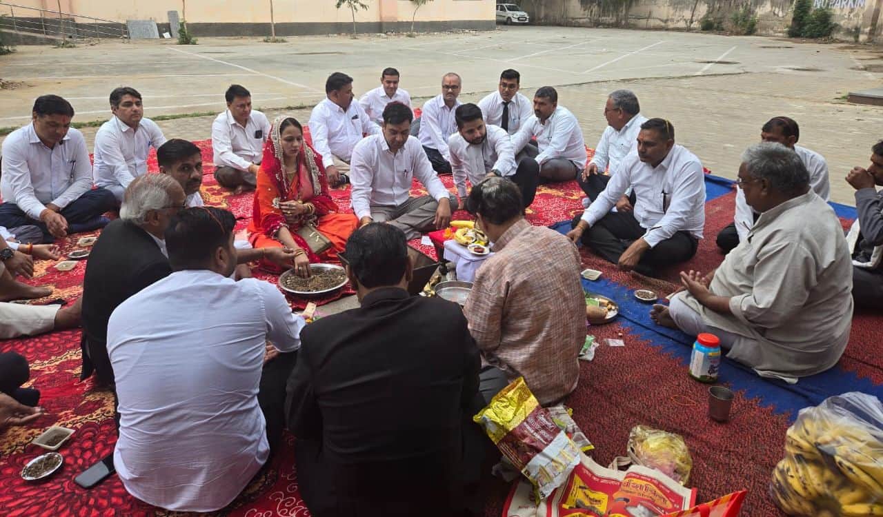 फोटो 19भारतीय नव वर्ष के प्रारंभ होने पर अधिवक्ता परिषद ने किया हवन। परिषद