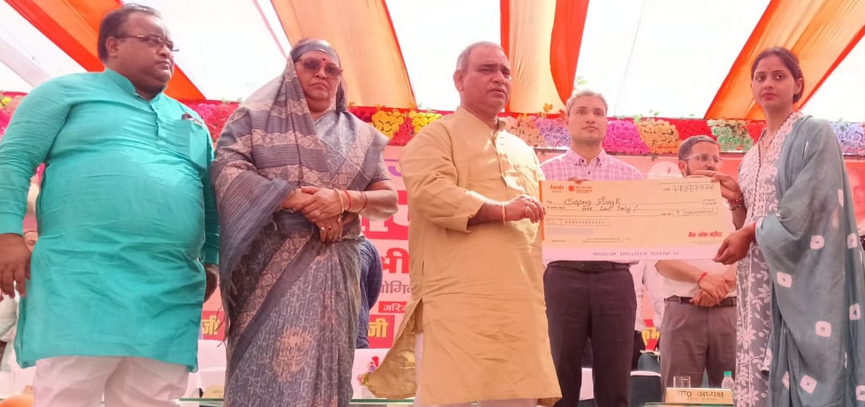 A fair was organised at ITI on completion of nine years, loans worth Rs 40 crore were distributed.
