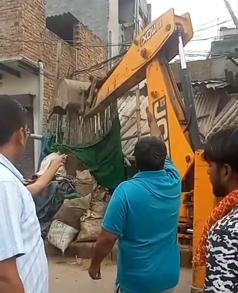 Bulldozers run on illegal encroachments on drains, 20 illegal constructions demolished