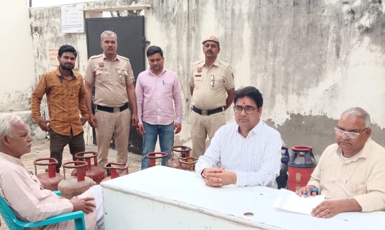 Raid on Black Marketing of Domestic Cylinders; Eight Cylinders Seized