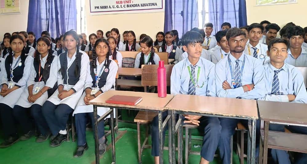 गाइडेंस एवं कॅरियर काउंसलिंग में मौजूद छात्र-छात्राएं। स्रोत: स्कूल।