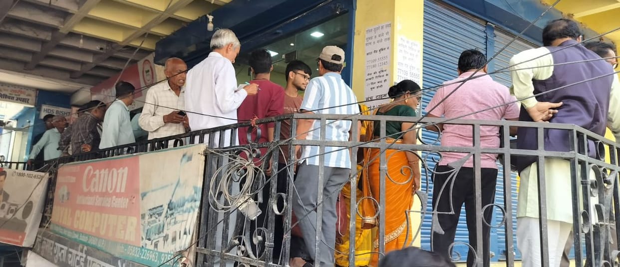 Queues at gas agencies have shortened; home delivery has begun.