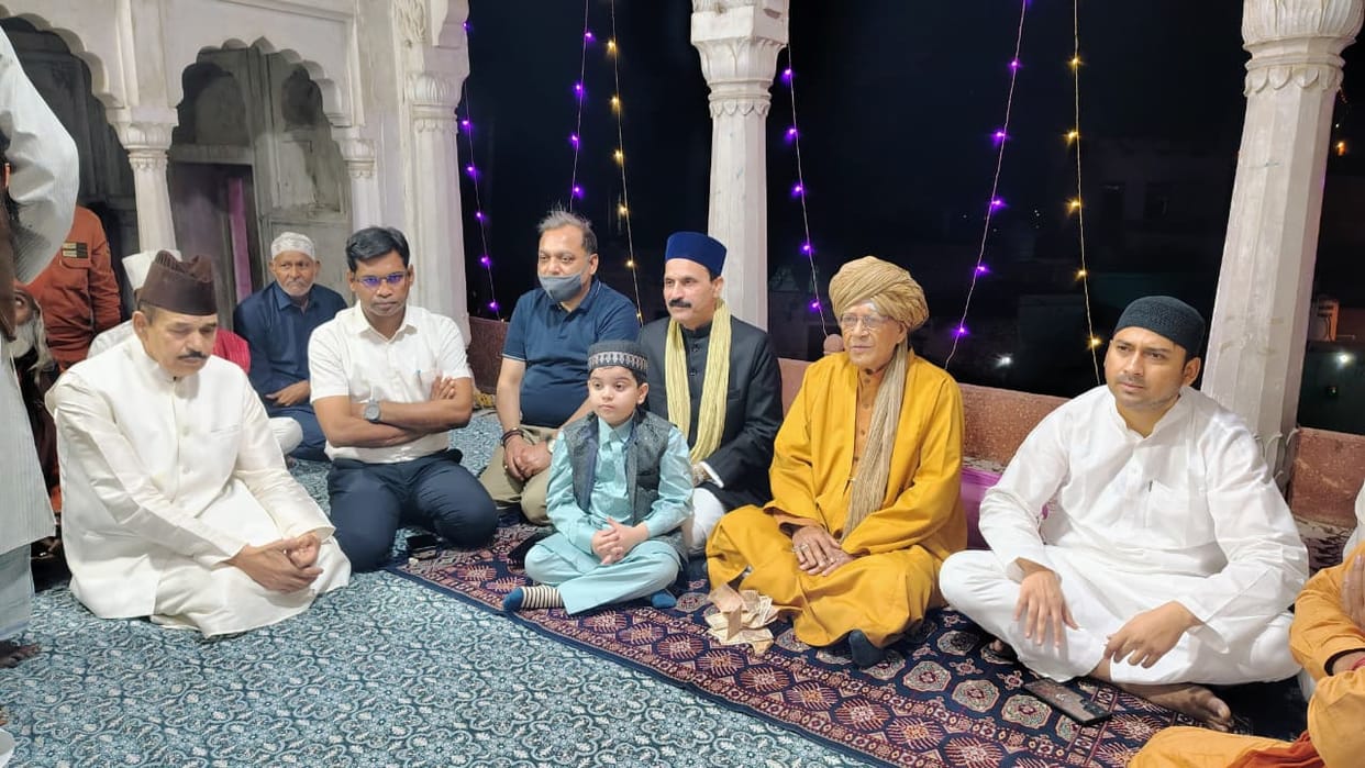 Crowds gathered for Roza Iftar