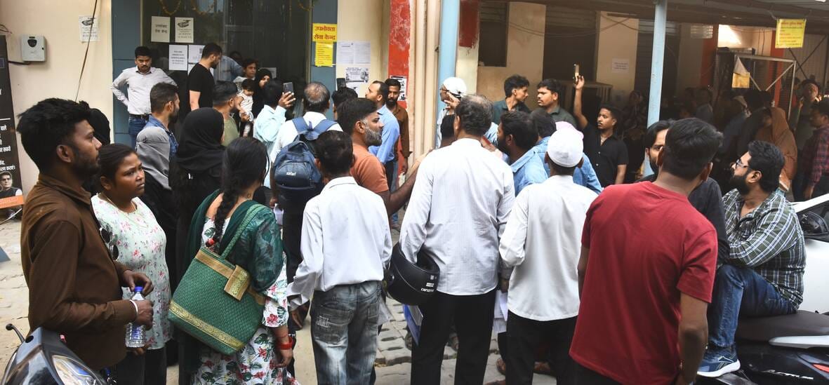 When electricity failed, anger erupted, leading to uproar and vandalism at the call center.