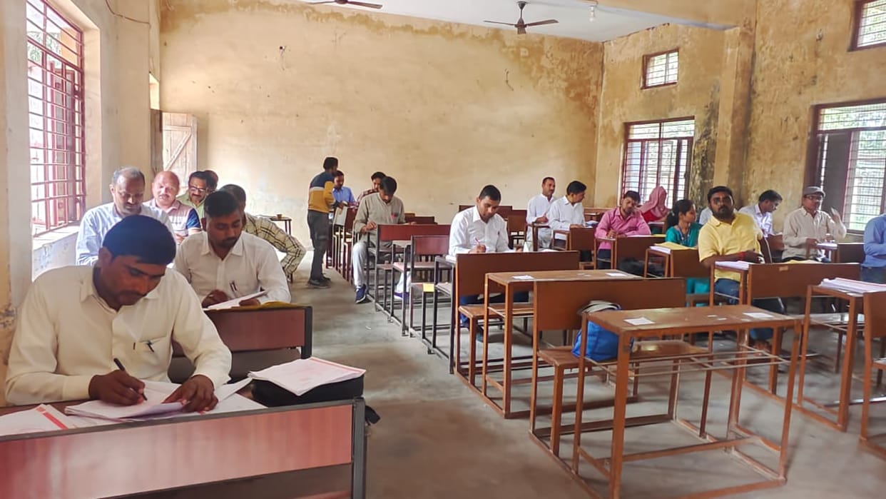 Evaluation begins... 19,776 copies checked on the first day, 716 examiners absent