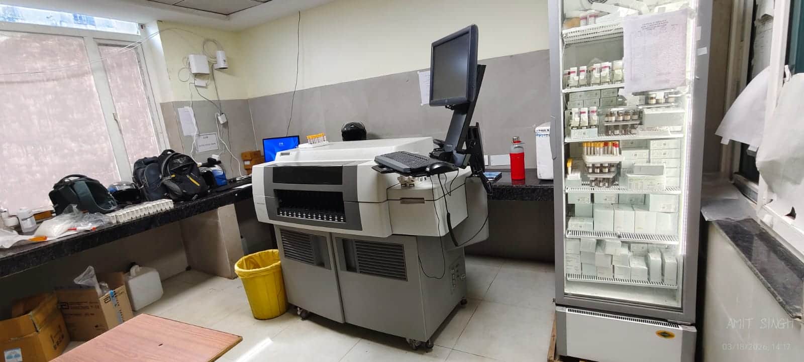 जिला अस्पताल की पैथोलॉजी में बंद पड़ी थायराइड मशीन। संवाद