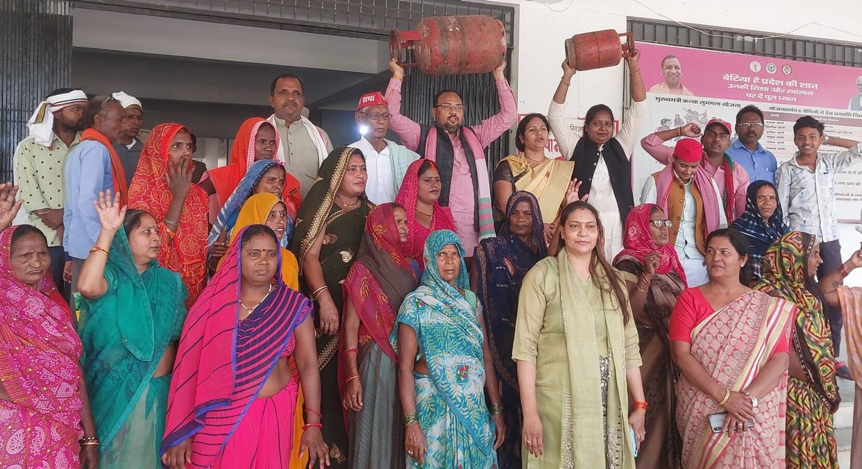 SP Womens Assembly expressed anger over the cylinder shortage, sent bangles