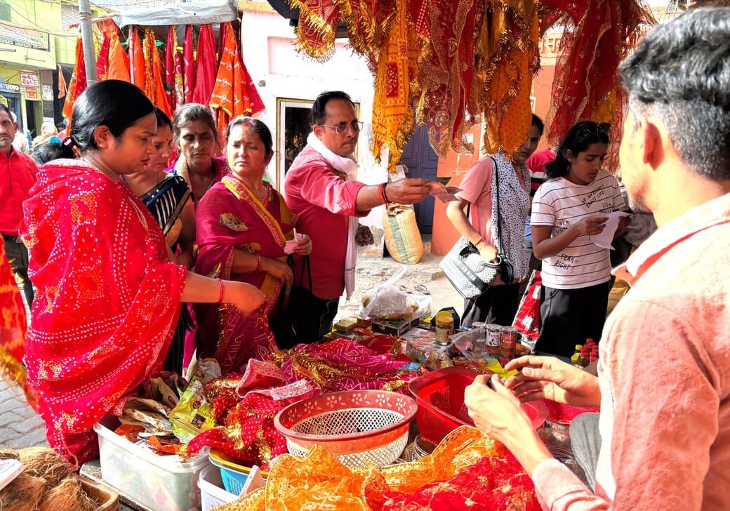 Chaitra Navratri: The mother will be adorned with hibiscus flowers, and the goddess chants will be performed with Kalash installation in the home courtyard